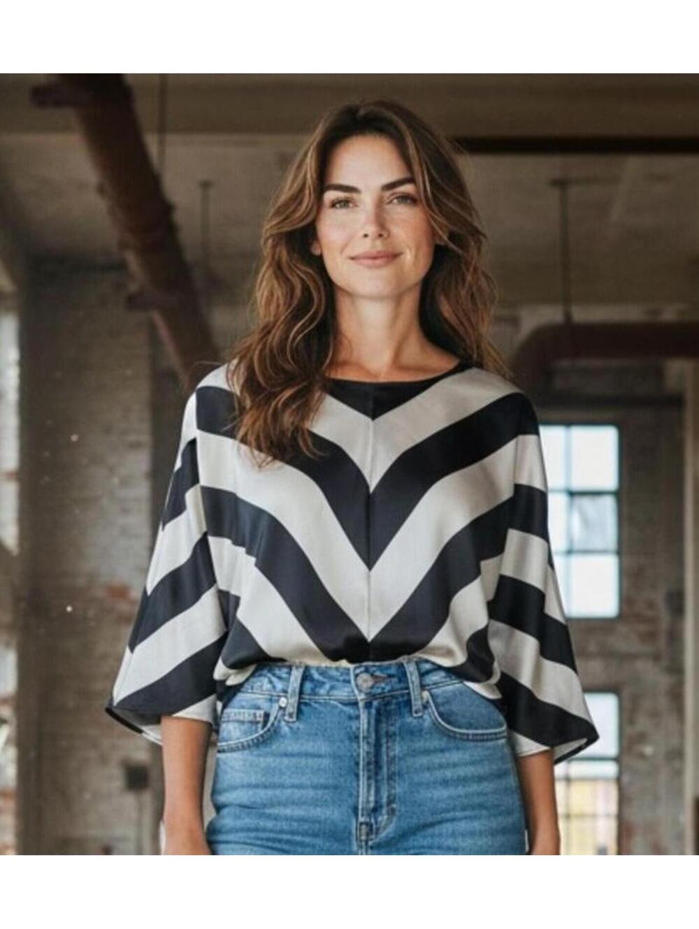 Vince Camuto Black and White Chevron Print Wide Sleeve Womens Pullover Top - M